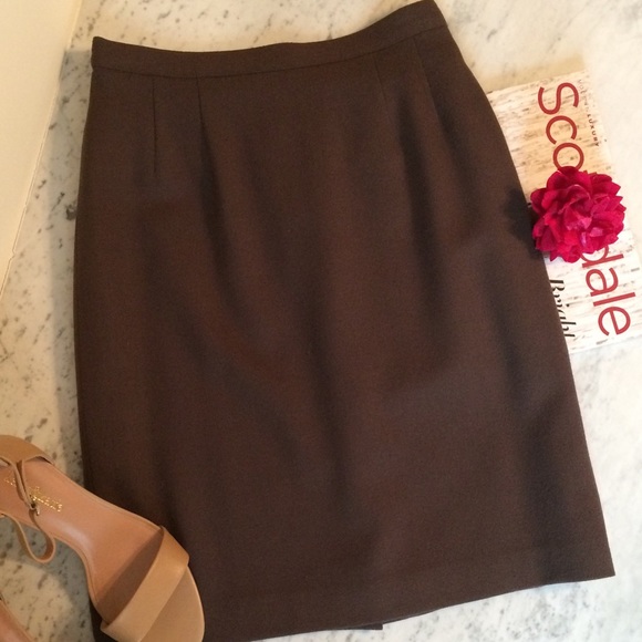 Donated Brown suit w faux fur trim - Picture 5 of 8